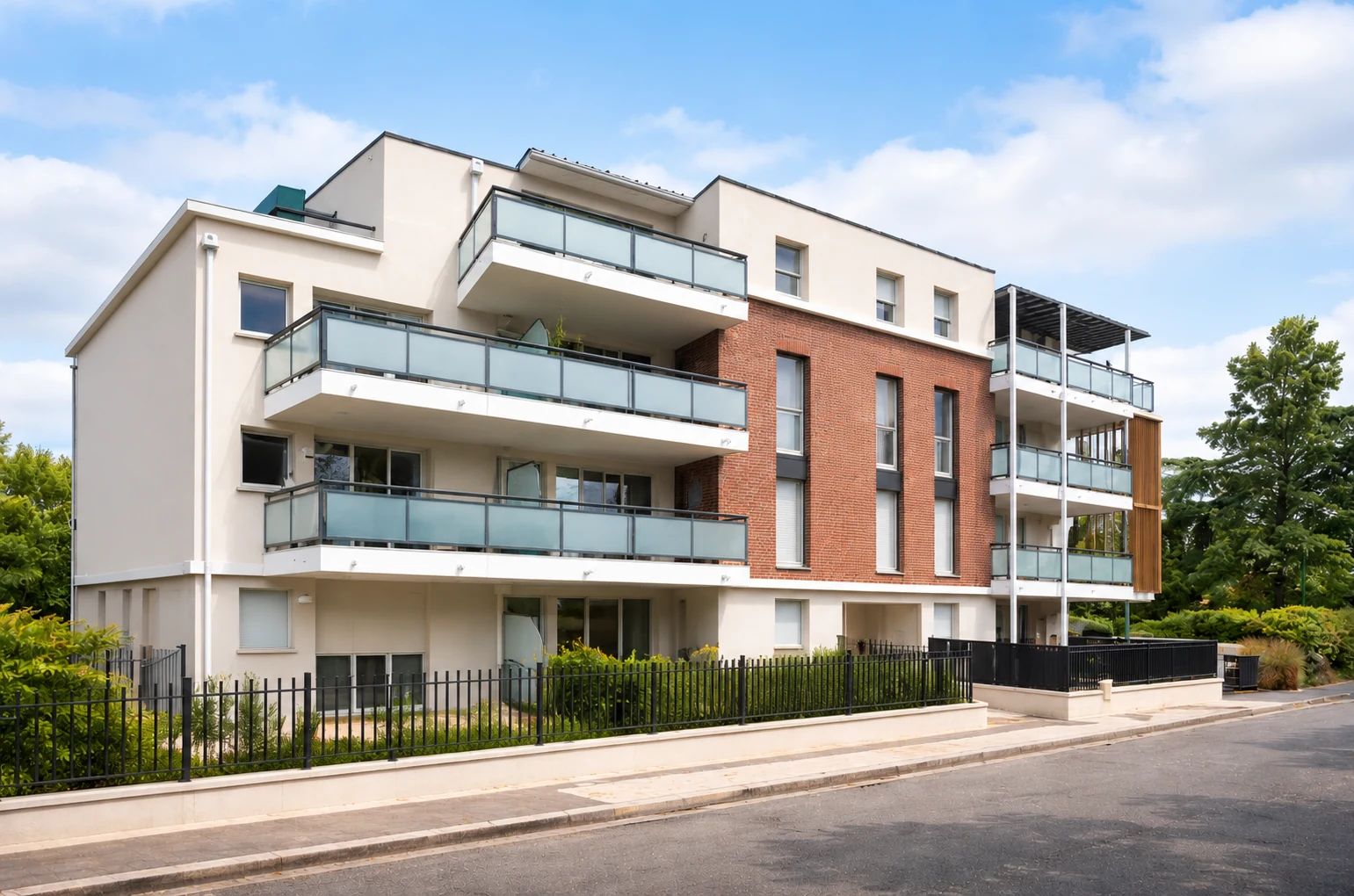 Façades et balcons d’un bâtiment résidentiel